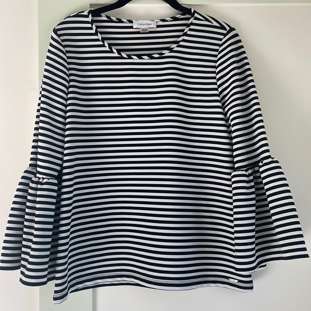 B&W stripe flare sleeve top